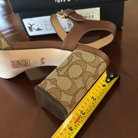 COACH Women Shoes
Khaki Sig C/Saddle
Marla Sandal In Signature new size 7/5. #16 - Picture 8 of 10